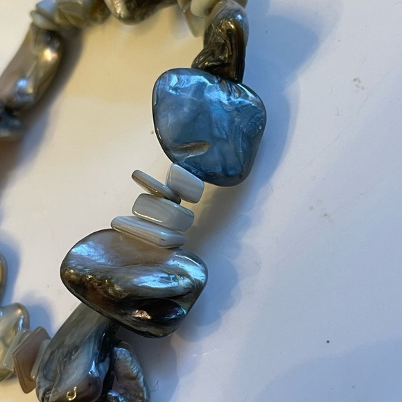 Abalone Shell Stretch Bracelet Beautiful Shades Of Blue Colors - Picture 4 of 6